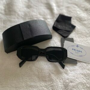 Unisex Symbole Prada sunglasses